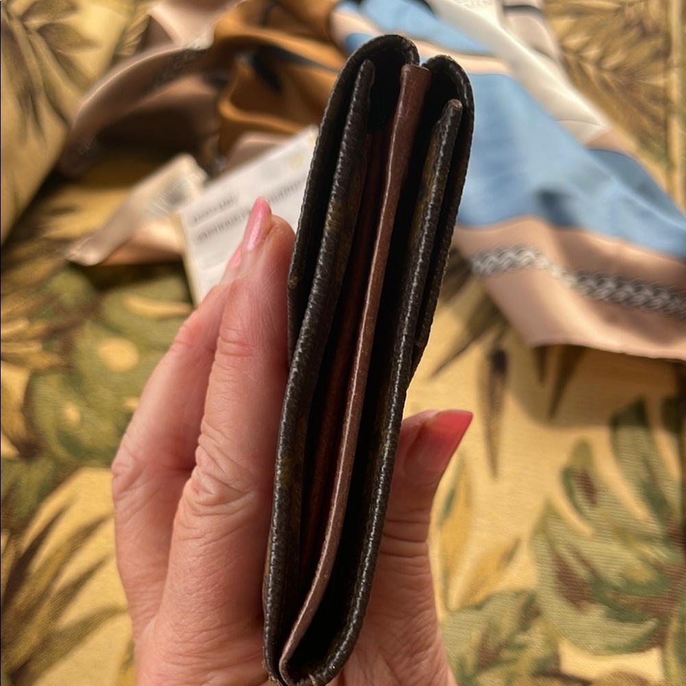 Louis Vuitton bifold Monogram Wallet - Picture 8 of 11
